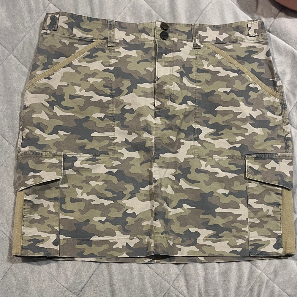 The Black Dog Camouflage Skirt with pockets